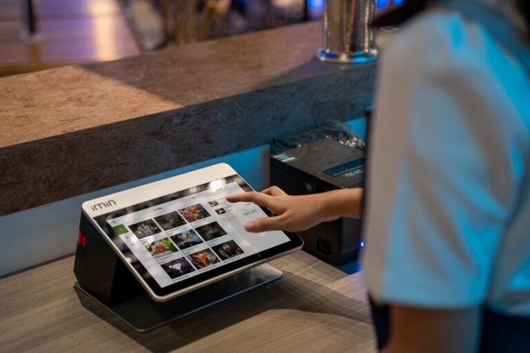 Caisse automatique compacte pour comptoir